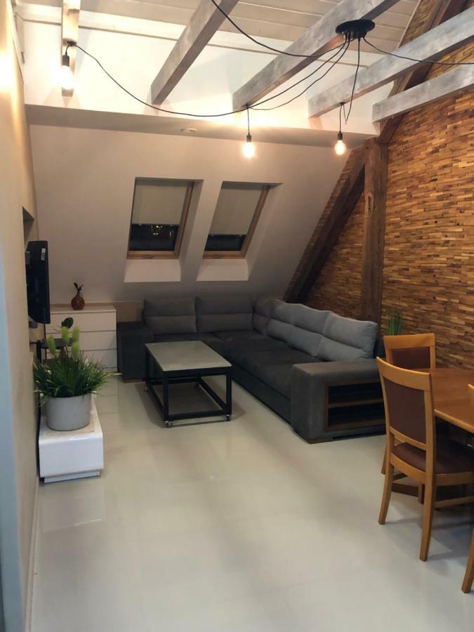 - Loft * Pila